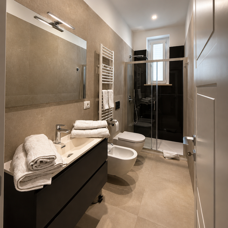 bagno-camera-vacanza-anzio2