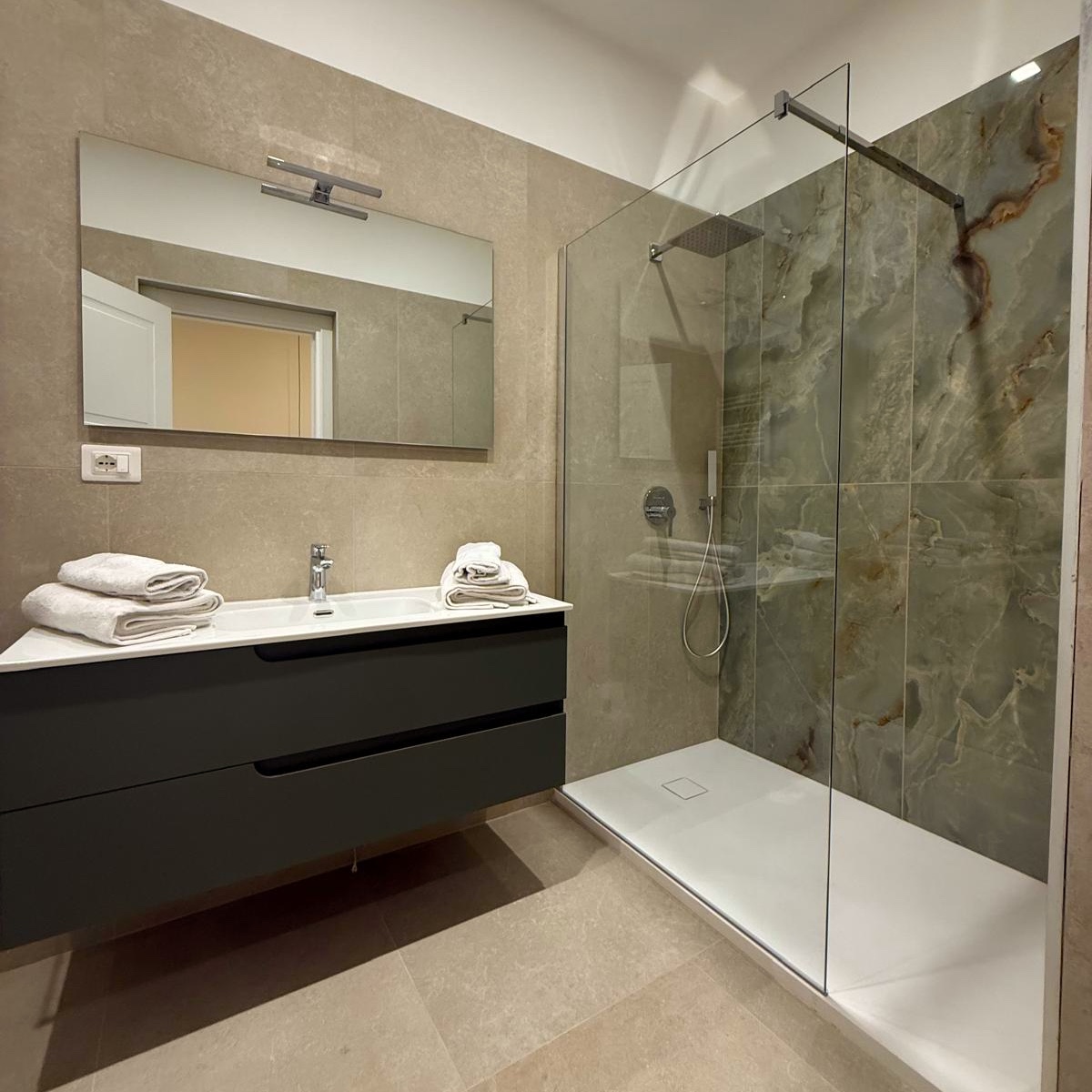 camera-matrimoniale-bagno-privato-anzio
